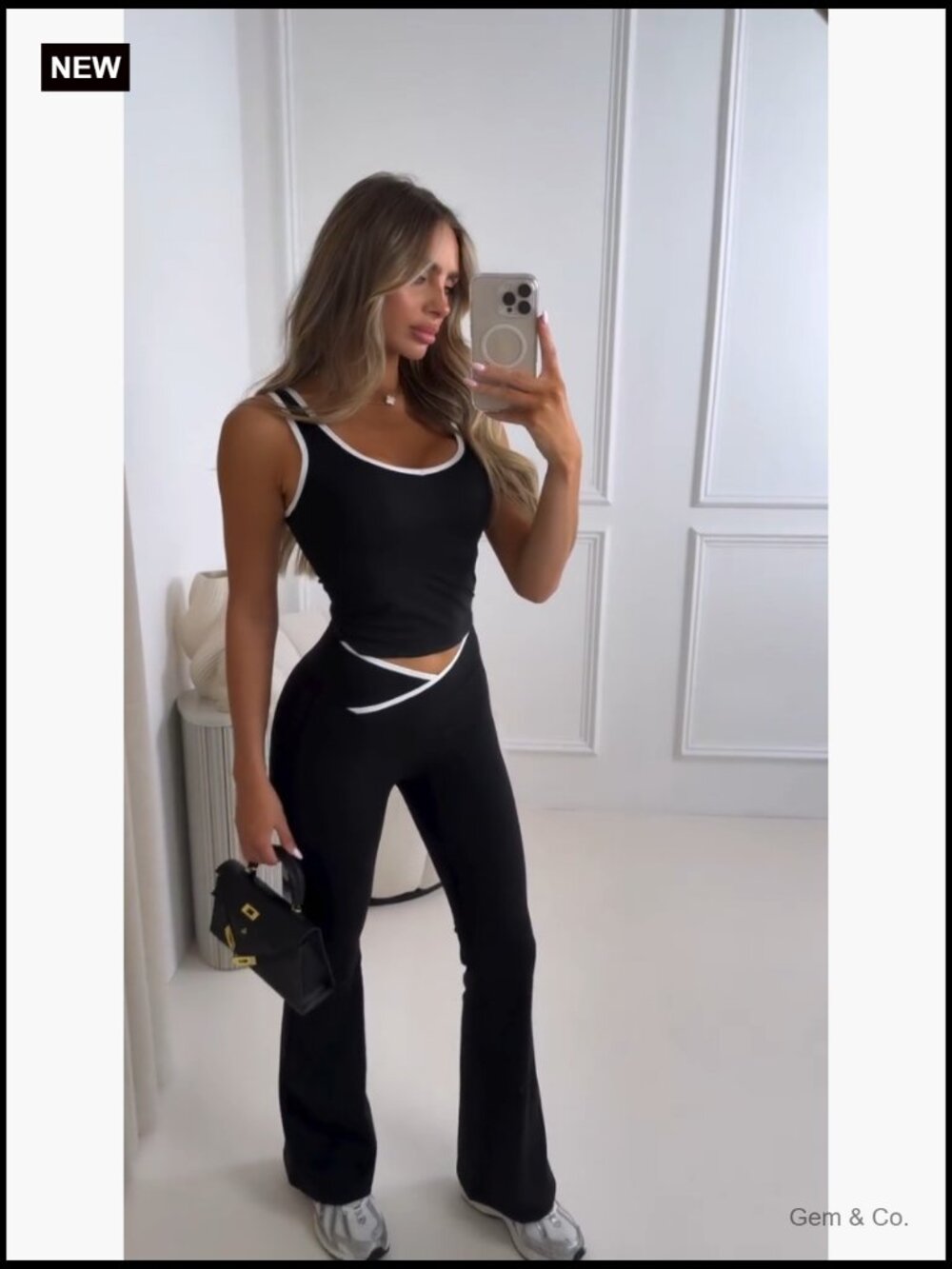 2 Piece Crop Top and Flare Pants Lounge Set Tracksuit - Picture 5 of 5